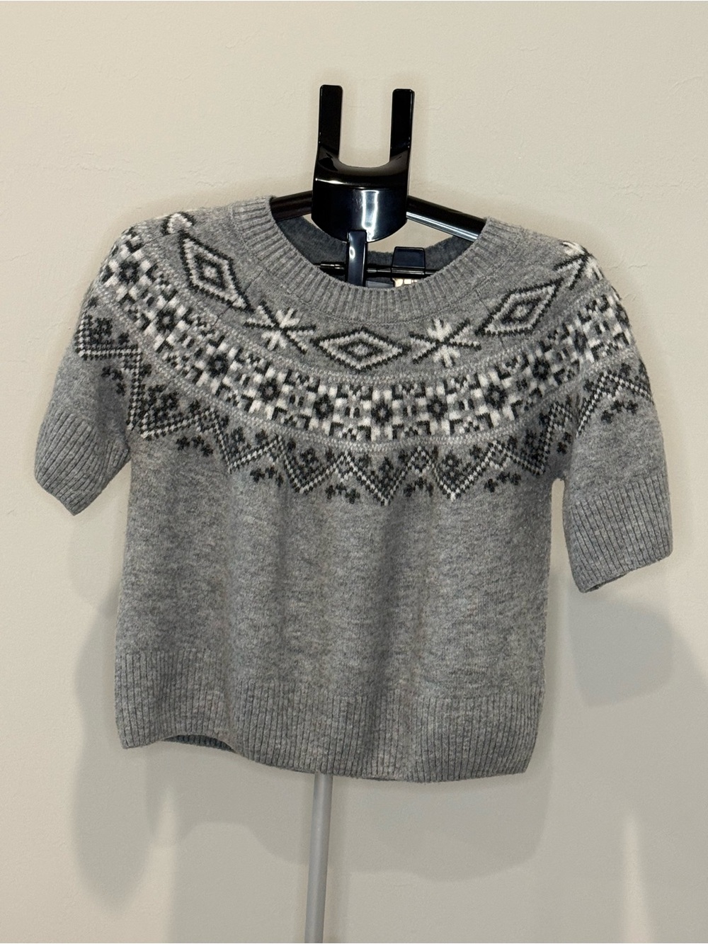 CeCe Gray & White Fair Isle Short Sleeve Crew Sweater
